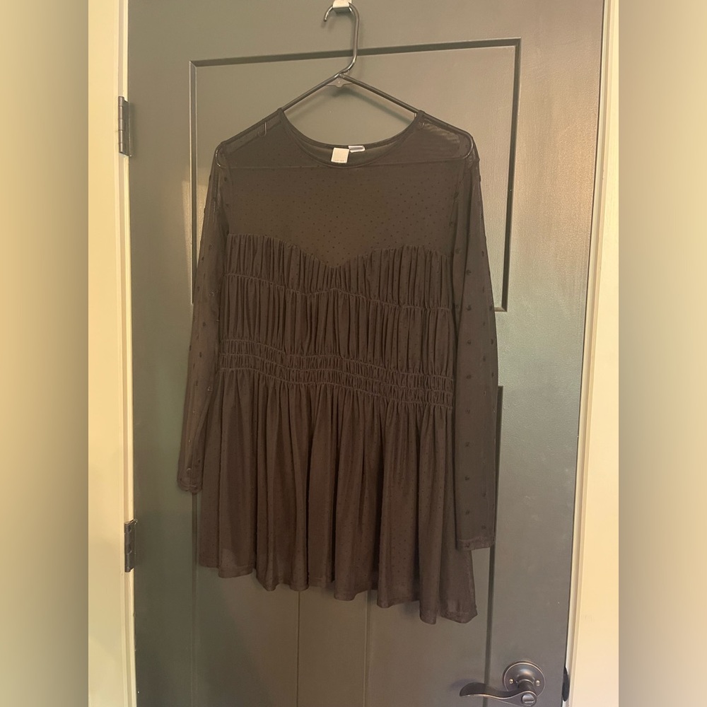 Beautiful black top size xl with mesh polka dot detail